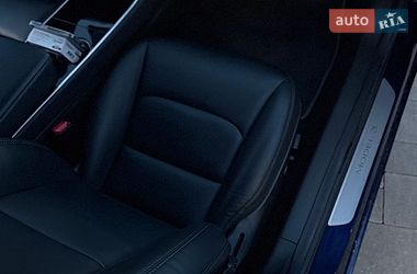 Седан Tesla Model 3 2018 в Ровно
