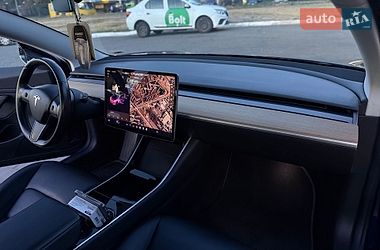 Седан Tesla Model 3 2018 в Ровно