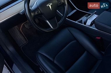 Седан Tesla Model 3 2018 в Ровно
