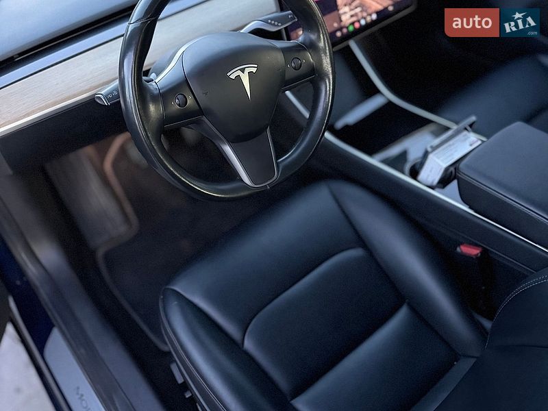 Седан Tesla Model 3 2018 в Рівному