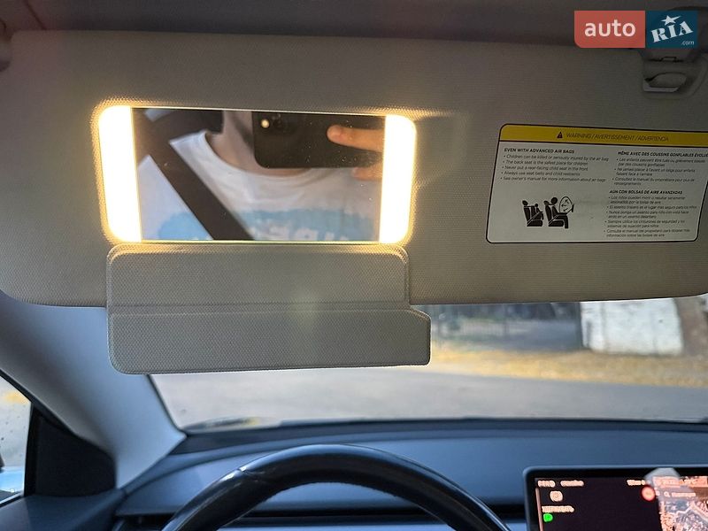 Седан Tesla Model 3 2018 в Ровно