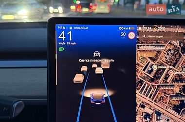 Седан Tesla Model 3 2018 в Ровно