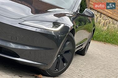 Седан Tesla Model 3 2025 в Самборе