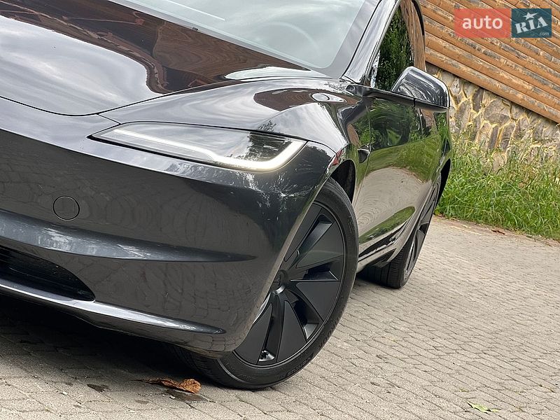 Седан Tesla Model 3 2025 в Самборе