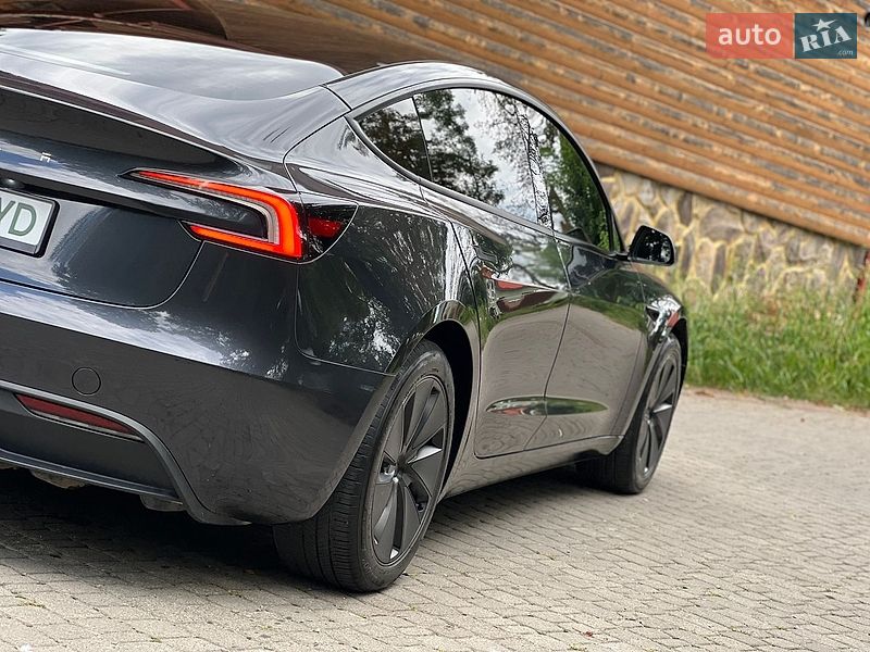 Седан Tesla Model 3 2025 в Самборе
