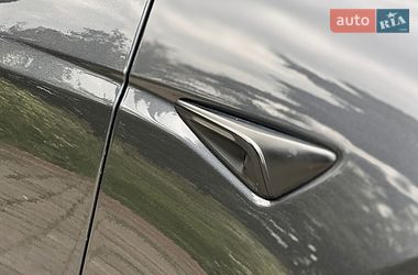Седан Tesla Model 3 2025 в Самборе