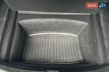 Седан Tesla Model 3 2025 в Самборе