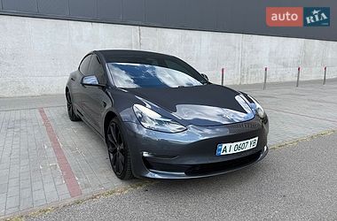 Седан Tesla Model 3 2020 в Вишневому
