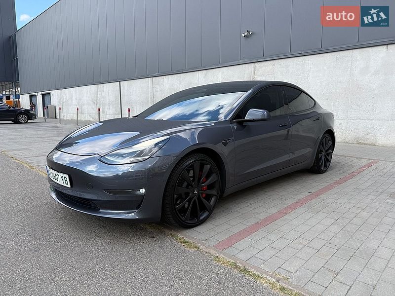 Седан Tesla Model 3 2020 в Вишневом