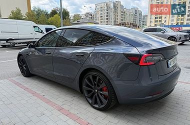 Седан Tesla Model 3 2020 в Вишневом