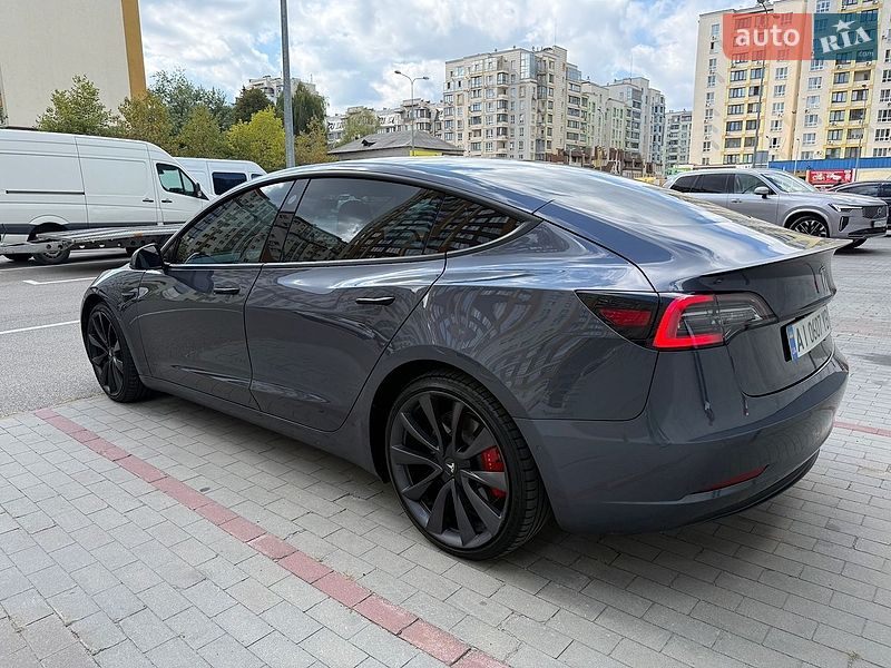 Седан Tesla Model 3 2020 в Вишневом