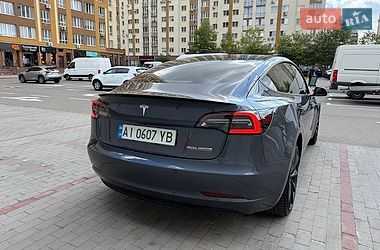 Седан Tesla Model 3 2020 в Вишневому
