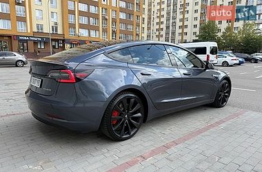 Седан Tesla Model 3 2020 в Вишневому