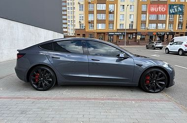 Седан Tesla Model 3 2020 в Вишневом