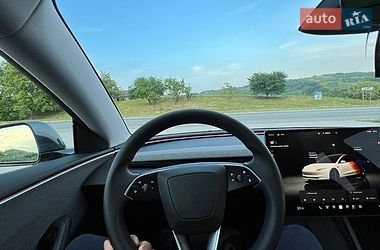 Седан Tesla Model 3 2024 в Чернівцях