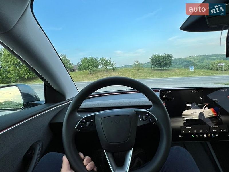 Седан Tesla Model 3 2024 в Чернівцях