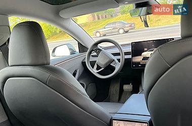 Седан Tesla Model 3 2024 в Чернівцях