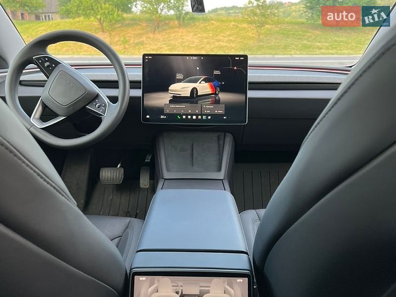 Седан Tesla Model 3 2024 в Чернівцях