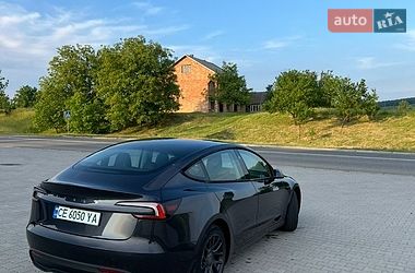 Седан Tesla Model 3 2024 в Чернівцях