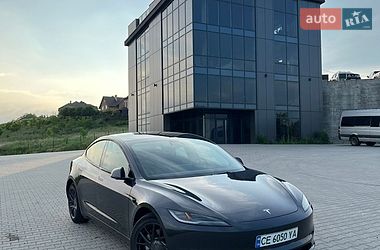 Седан Tesla Model 3 2024 в Черновцах