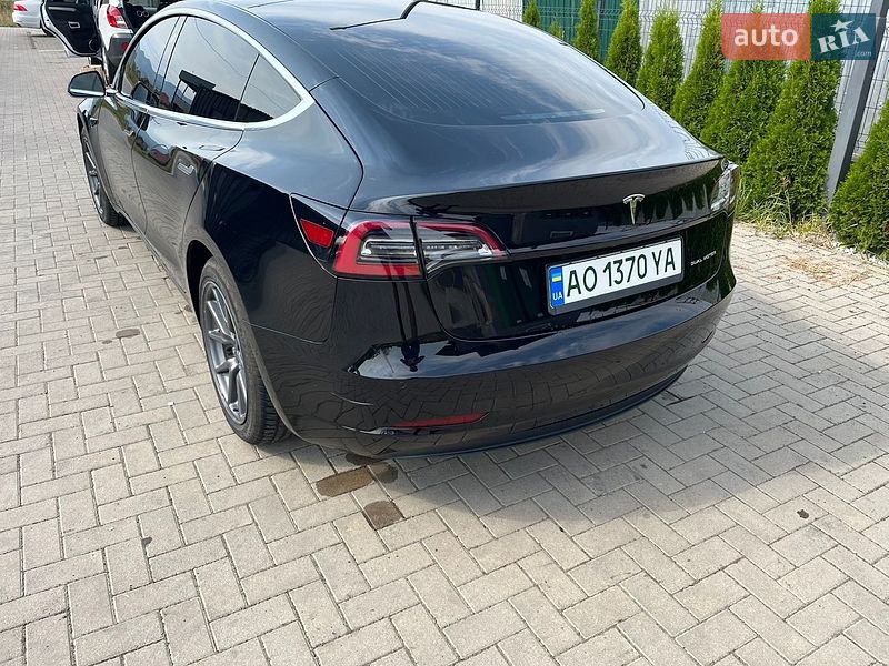 Седан Tesla Model 3 2019 в Ужгороде