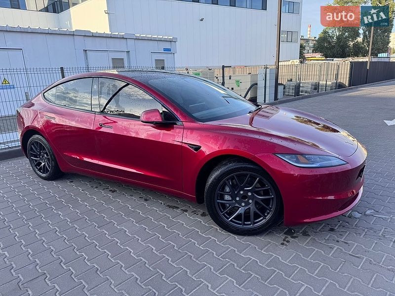 Седан Tesla Model 3 2024 в Києві