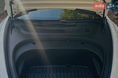 Седан Tesla Model 3 2021 в Покрові