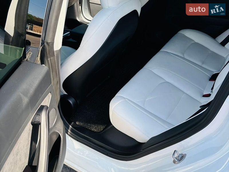Седан Tesla Model 3 2021 в Покрові