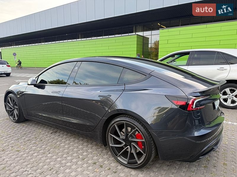 Седан Tesla Model 3 2024 в Києві