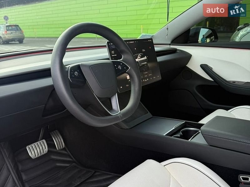 Седан Tesla Model 3 2024 в Києві