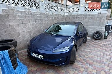 Седан Tesla Model 3 2025 в Рівному