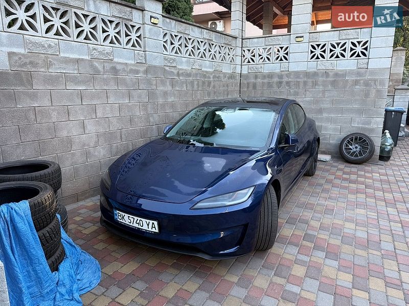 Седан Tesla Model 3 2025 в Ровно