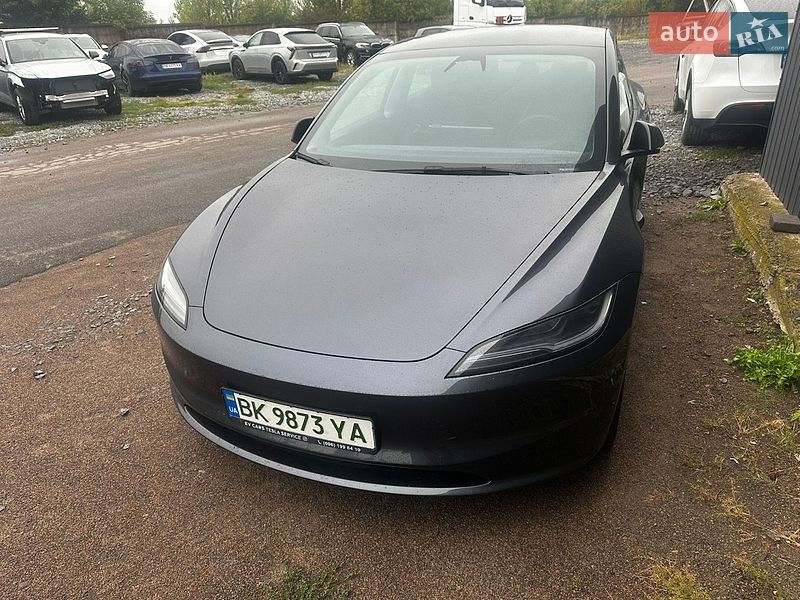 Tesla Model 3 2024