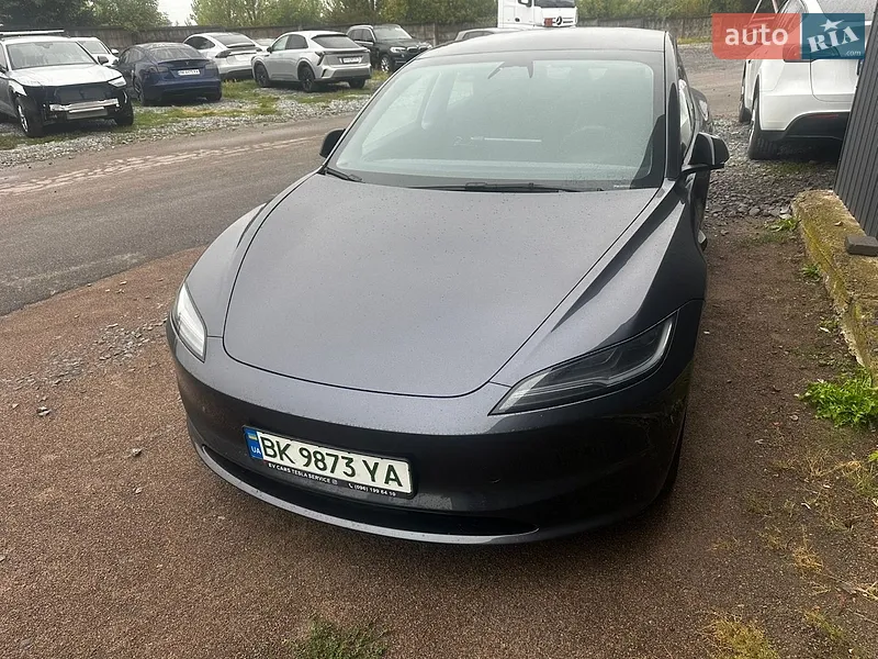 Tesla Model 3 2024