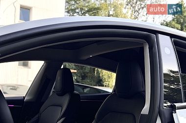 Седан Tesla Model 3 2024 в Києві