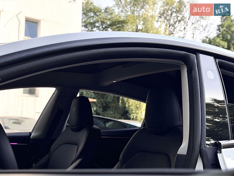 Седан Tesla Model 3 2024 в Києві