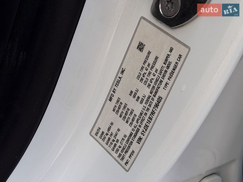 Седан Tesla Model 3 2024 в Києві