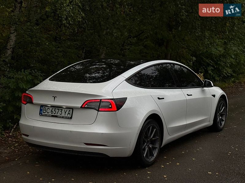 Седан Tesla Model 3 2021 в Львові
