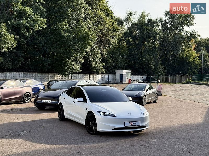 Седан Tesla Model 3 2024 в Києві