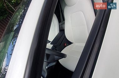 Седан Tesla Model 3 2022 в Львове