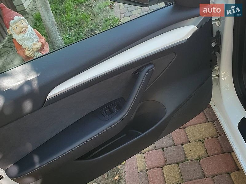 Седан Tesla Model 3 2022 в Львове