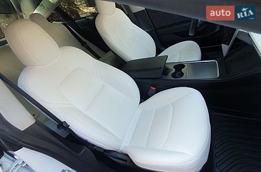 Седан Tesla Model 3 2022 в Львове