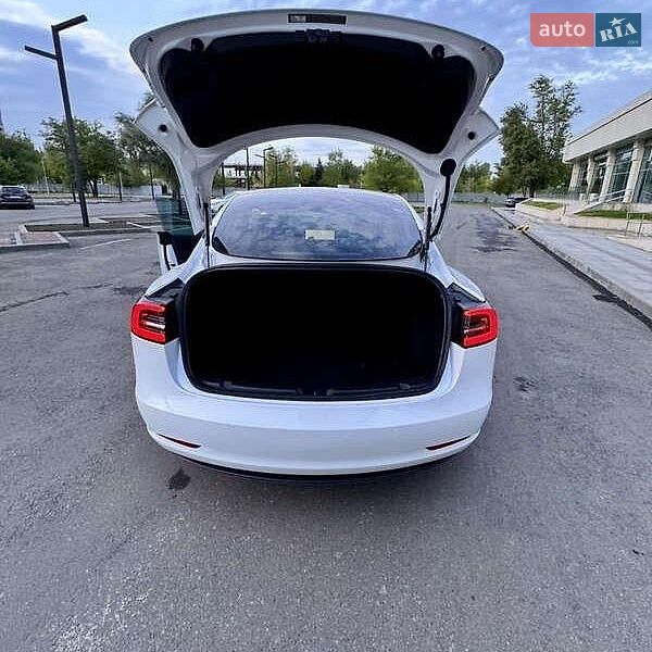 Седан Tesla Model 3 2019 в Львові фото 11 Седан Tesla Model 3 2019 в Львові