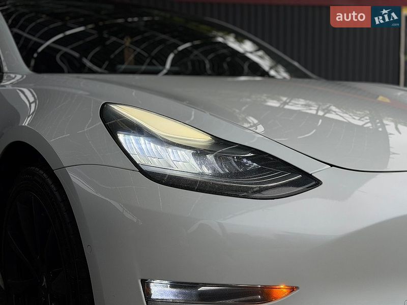 Седан Tesla Model 3 2018 в Ирпене