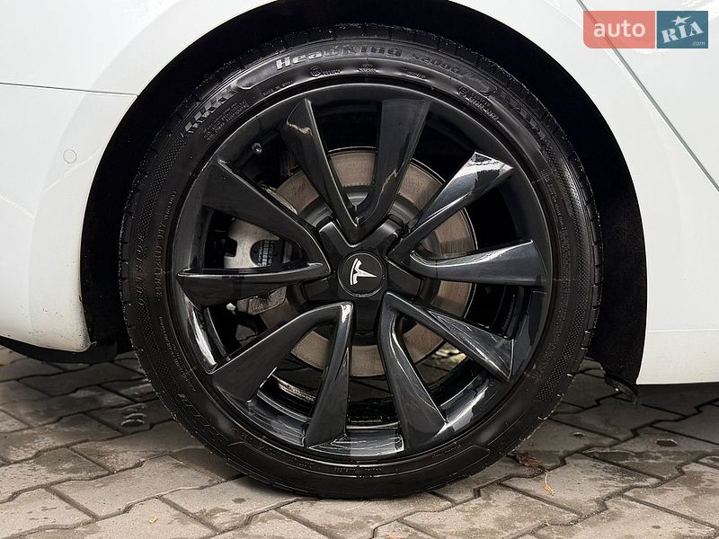 Седан Tesla Model 3 2018 в Ирпене