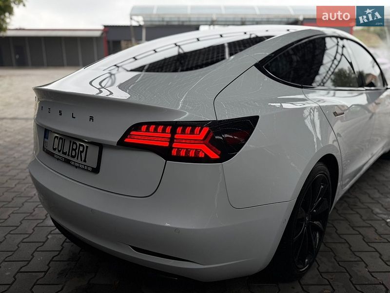 Седан Tesla Model 3 2018 в Ирпене