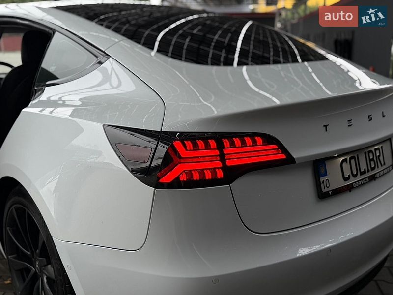 Седан Tesla Model 3 2018 в Ирпене