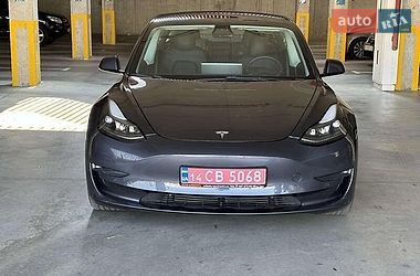 Седан Tesla Model 3 2021 в Львові