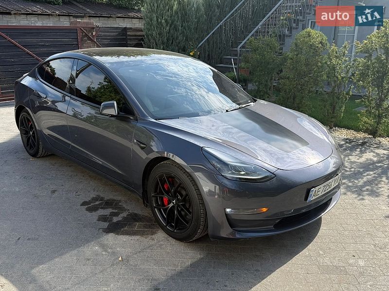 Седан Tesla Model 3 2023 в Дніпрі