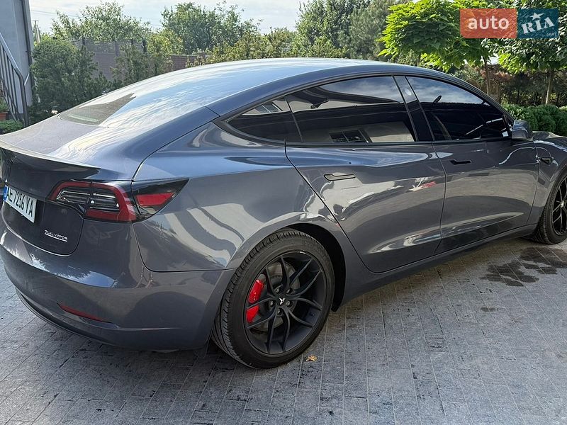 Седан Tesla Model 3 2023 в Дніпрі